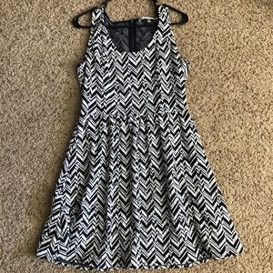 Collective Concepts Zig Zag pattern Dress Sz Med